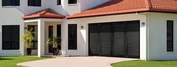 Garage door focus on Florida home image