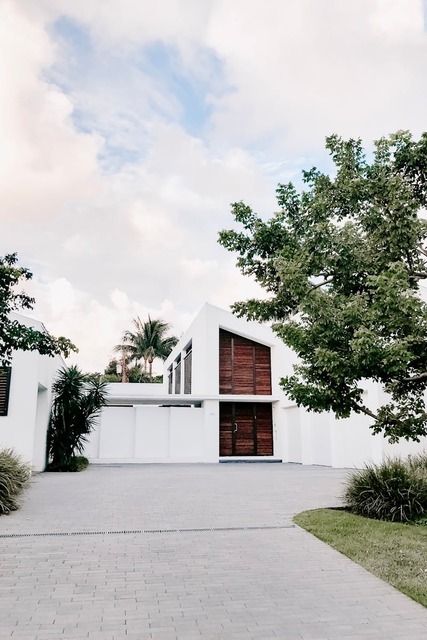 Driveway Dilemmas: How to Repair Cracks and Upgrade Curb Appeal in Your South Florida Home