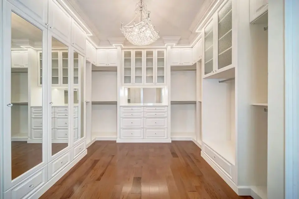 Dream Closets: Explore Top Walk-In Closet Design Ideas Today!